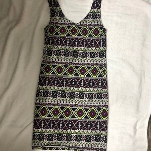 4️⃣✖️💲2️⃣0️⃣ divided aztec print tight dress- size xs